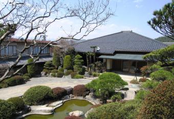 Momoyama allows 18 year olds to book a room