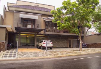 Kana Citra Guesthouse allows 18 year olds to book a room