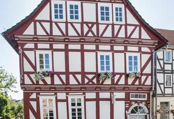 Altstadthotel Treysa allows 18 year olds to book a room