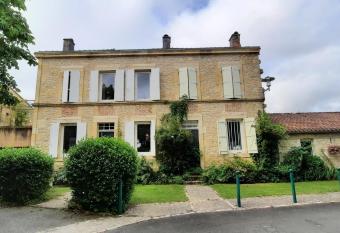 La Maison sur la Colline has Balcony rooms
