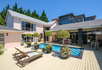 Acorn Guest House allows 18 year olds to book a room