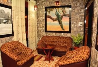 Linda Cottage allows 18 year olds to book a room