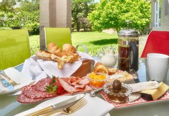 Upper House Guesthouse has Balcony rooms