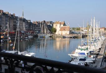 La Poupardoise allows 18 year olds to book a room