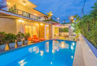 Timeless Pool Villa has Balcony rooms