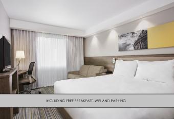 Hampton by Hilton Oxford allows 18 year olds to book a room