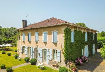 Appart H  tel Bellevue allows 18 year olds to book a room