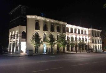 Apartment Ingula allows 18 year olds to book a room