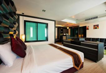 Khon Kaen Hotel allows 18 year olds to book a room