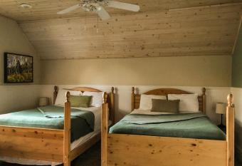 Monroe Inn has Balcony rooms