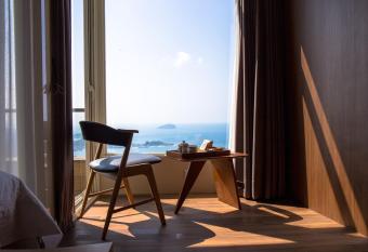 Something Easy Inn has Balcony rooms