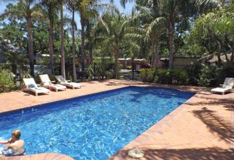 Adelaide Caravan Park - Aspen Holiday Parks has Balcony rooms