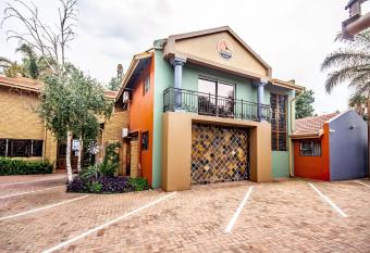 Sunward Park Guest House & Conference Center has Balcony rooms