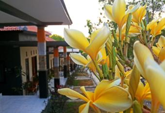 Tregge Surf Camp Uluwatu allows 18 year olds to book a room