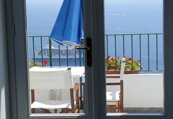 Residenza Gennaro has Balcony rooms