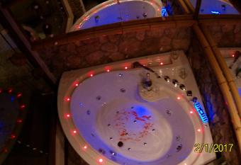 Kuredu / Uroa w Krainie Alicji allows 18 year olds to book a room