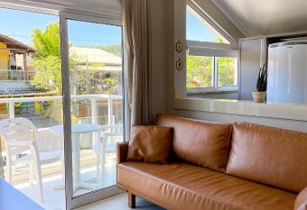 Residencial Casa Flora - Bombinhas SC allows 18 year olds to book a room