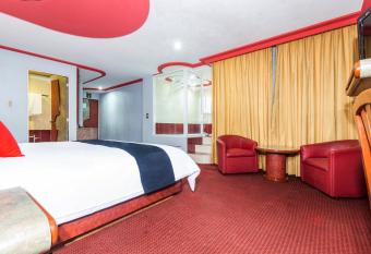 Hotel Estrella de Oriente allows 18 year olds to book a room