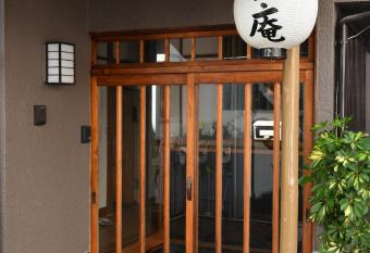 Hostel Hana An has Balcony rooms