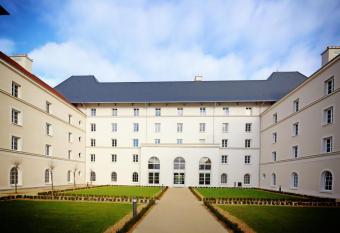 B&B H  tel pr  s de Disneyland Paris allows 18 year olds to book a room