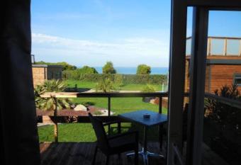 Le Theven allows 18 year olds to book a room