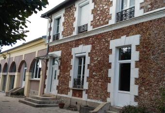 Les Tilleuls allows 18 year olds to book a room