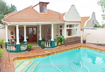 Roseland House has Balcony rooms