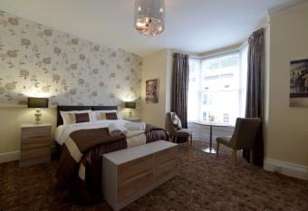 Snooze allows 18 year olds to book a room