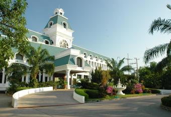 The Camelot Hotel Pattaya allows 18 year olds to book a room