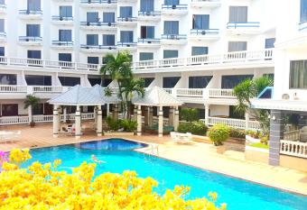 Caesar Palace Hotel allows 18 year olds to book a room