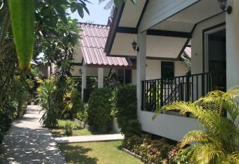 Lanta Fa Rung Beach Resort has Balcony rooms