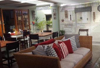 Apartment 7 On Oakleigh allows 18 year olds to book a room