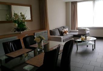 Apartment + Studios Insulinde has Balcony rooms