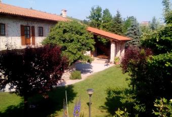 Cascina Stralla has Balcony rooms