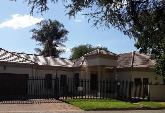 Eagle Rock Executive Guest House allows 18 year olds to book a room