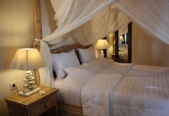 Joglo On The Beach has Balcony rooms