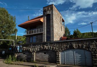 LUXE Villa in Tsaghkadzor has Balcony rooms