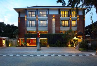 Grand Mirah Boutique Hotel allows 18 year olds to book a room