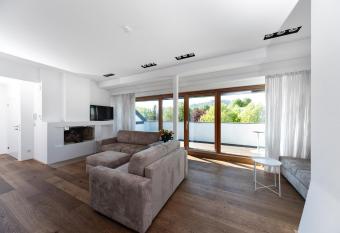 Amedeo Zotti Residence Salzburg has Balcony rooms