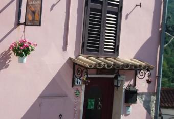 La Casetta Del Castello has Balcony rooms