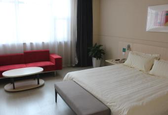 Jinjiang Inn Anyang Insititute of Technology allows 18 year olds to book a room