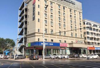 Jinjiang Inn Tianjin Binhai New District North Center Road allows 18 year olds to book a room