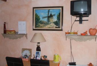 Mas des Retrouvailles allows 18 year olds to book a room