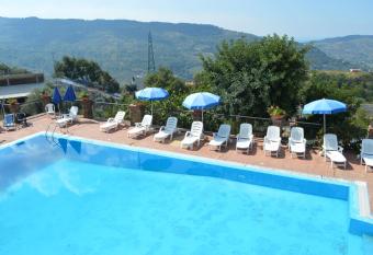 Il Falco del Cilento has Balcony rooms