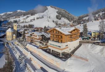 Bolodges Apartments by Alpin Rentals has Balcony rooms