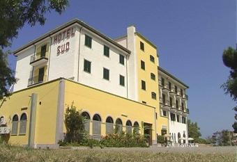 Hotel Sud has Balcony rooms