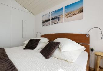 Apartment Josip allows 18 year olds to book a room