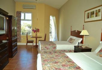 Guest House Villa Mishkan allows 18 year olds to book a room