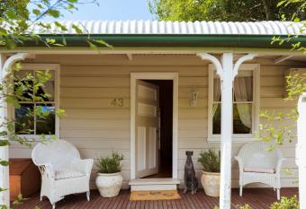 Illalangi Boutique Cottage has Balcony rooms