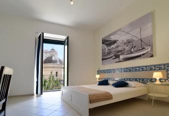 Santi e Saraceni Rooms has Balcony rooms